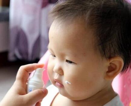 婴幼儿护肤品的不良反应有哪些?婴幼儿护肤十大品牌有哪些?看这里