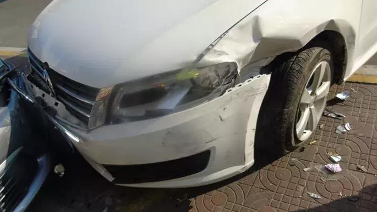 私家车被撞判赔租车费,租豪车出车祸保险不赔案件