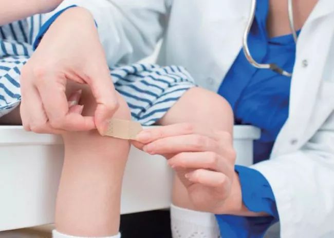 宝宝在医院受伤怎么讨说法,宝宝外伤急救小常识