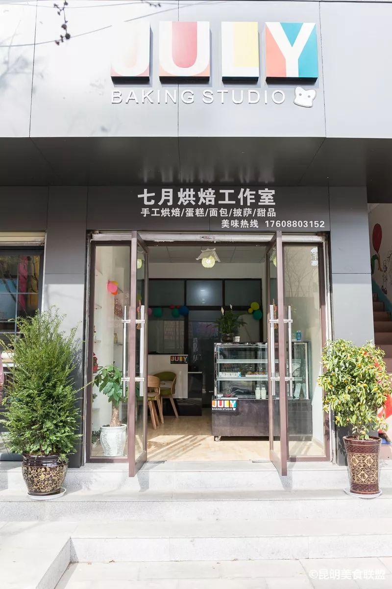 猎奇！昆明街边甜品店，居然每天200美少女拥挤这里生吃多肉