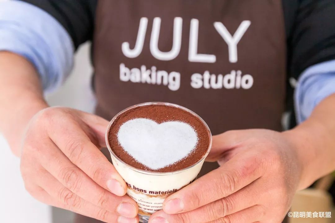 猎奇！昆明街边甜品店，居然每天200美少女拥挤这里生吃多肉