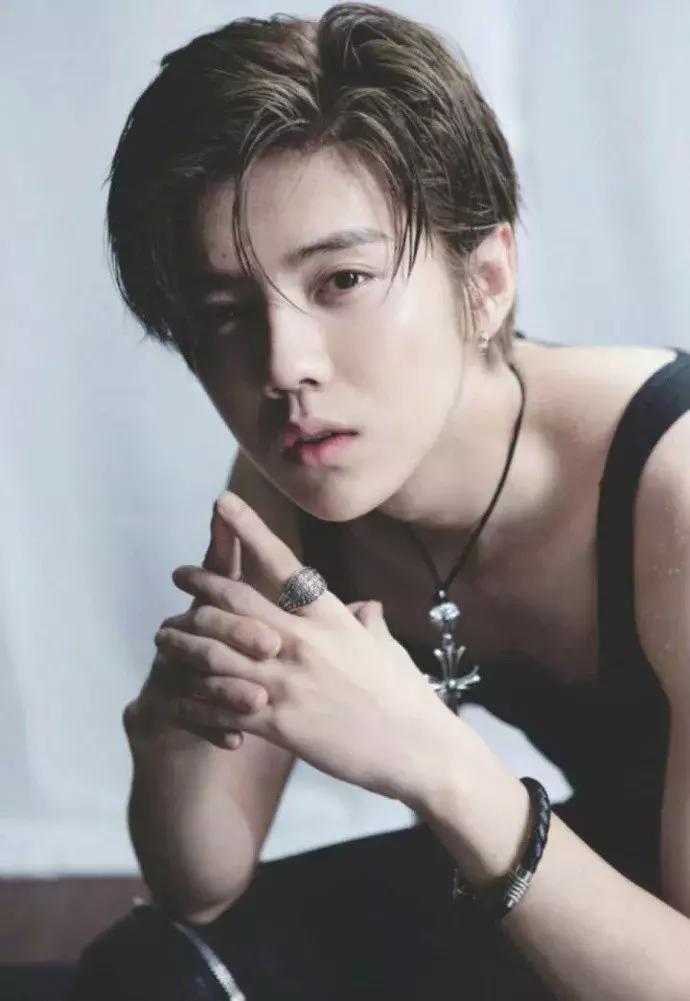 王嘉尔鹿晗热血街舞团即兴甩手舞,热血街舞团王嘉尔鹿晗在练习