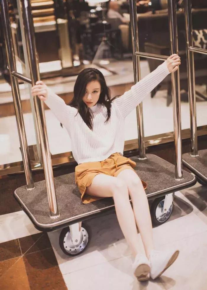 代言一个接一个，她的资源也太好了吧