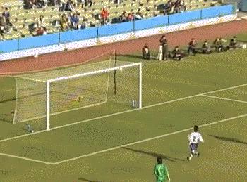 18岁亚冠首秀1传1射斩落上海申花，他另一身份是日本高中射手王