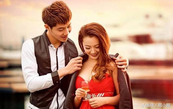 男生喜欢一个女生会有什么表现吗,男生喜欢一个女生的表现在学校