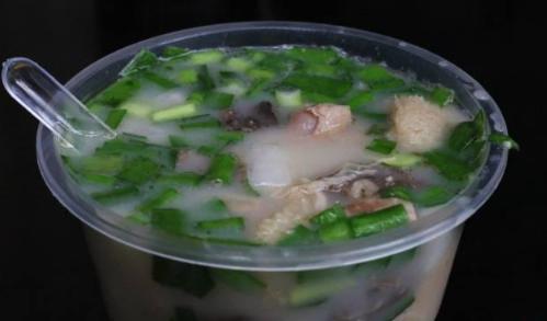 一碗牛杂能在夜市立足几十年,牛杂记忆深处的味道