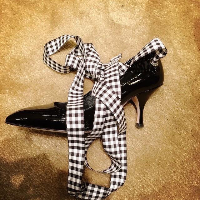 今年夏天流行的绑带鞋,今年流行绑带鞋