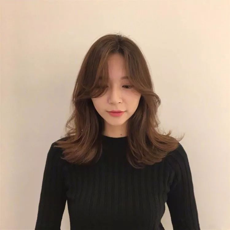 适合脸大无刘海发型,空气刘海适合脸大的人吗