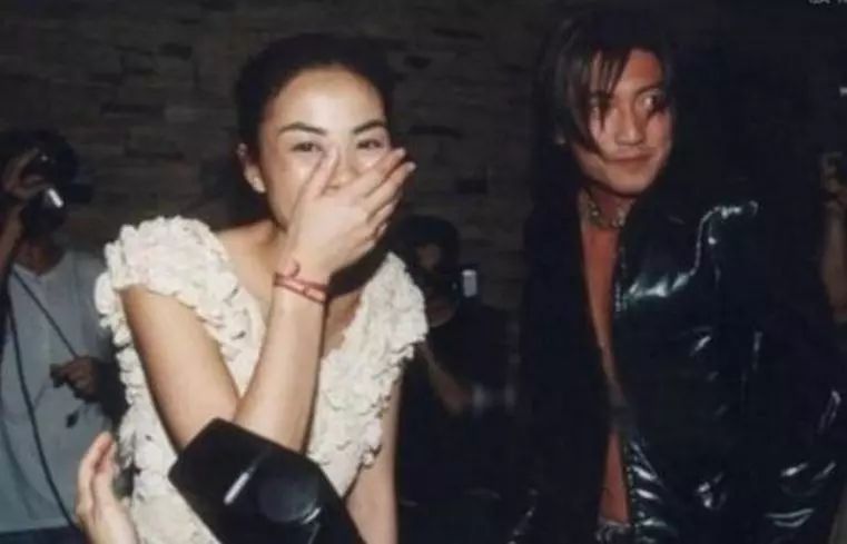 王菲谢霆锋同台集合,王菲谢霆锋甜蜜现场