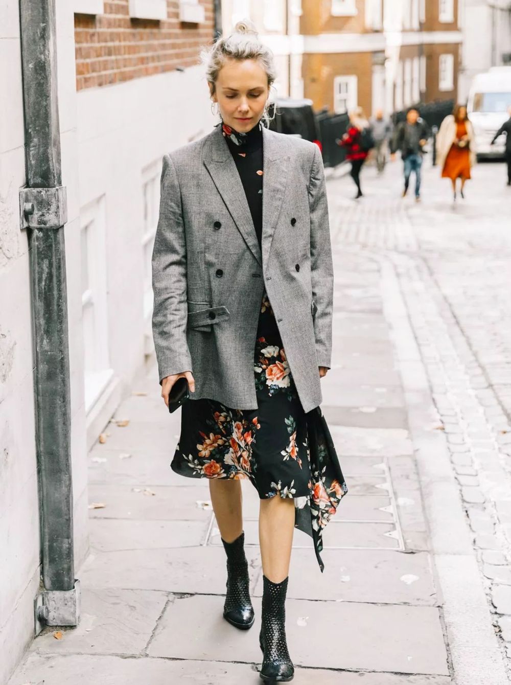 金南珠露背装,金南珠穿西装