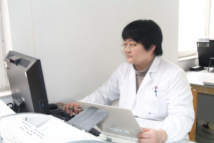 拿手术刀的女人,拿手术刀的姑娘