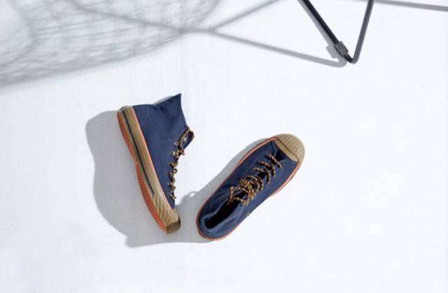 撞鞋不可怕谁最尴尬,撞鞋不可怕谁假谁尴尬