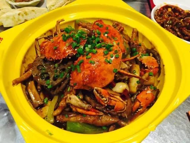 武汉一女学生拿着10块钱去买好吃的，竟然被。。。