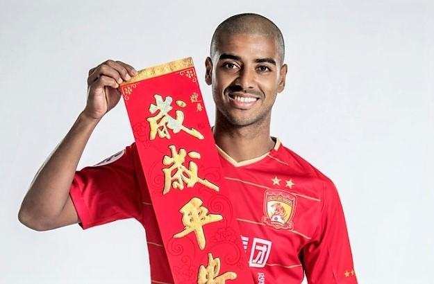 广州足球的春节回忆!广州队全体成员祝球迷们新春愉快!