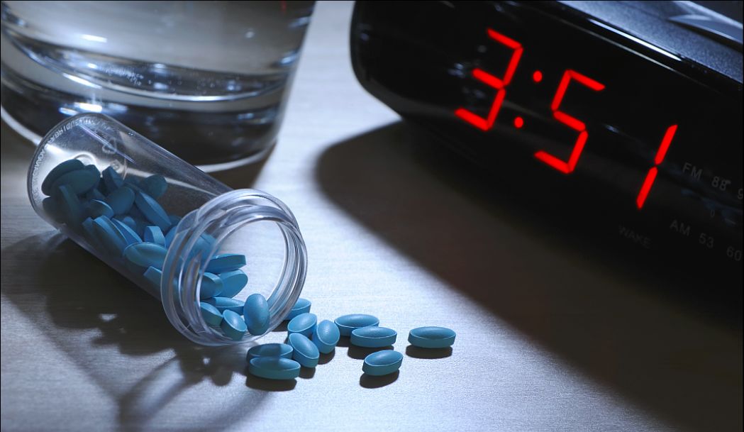 老人经常失眠吃什么食物可以缓解,什么是治失眠的药