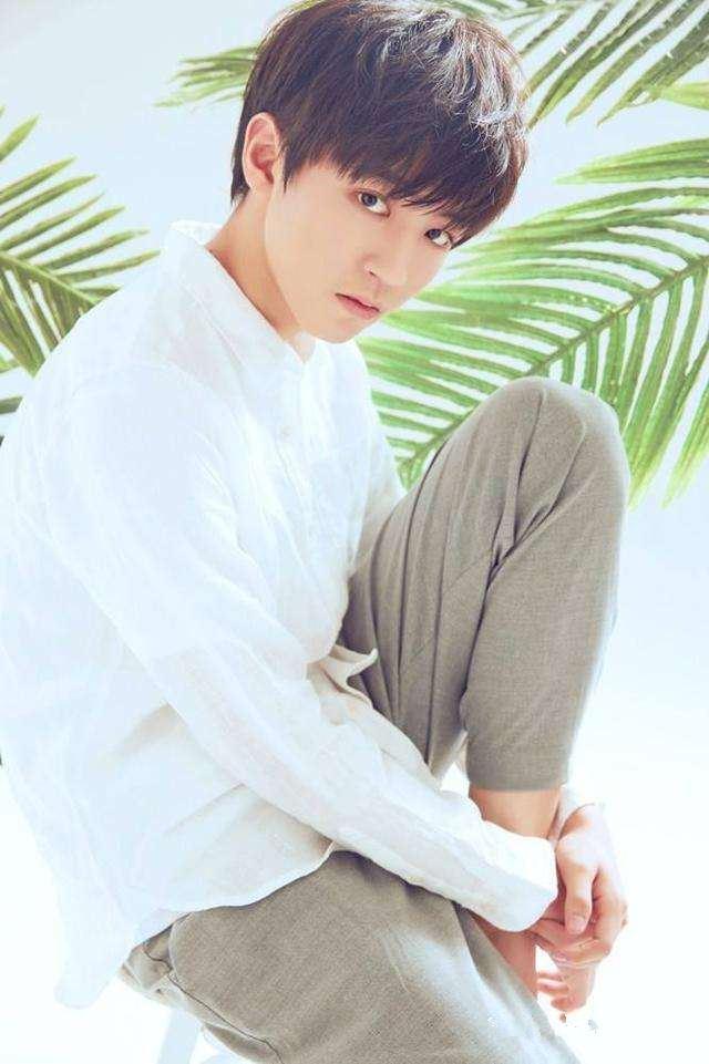 李易峰黑衬衫黑领带,李易峰白衬衫西装搭配