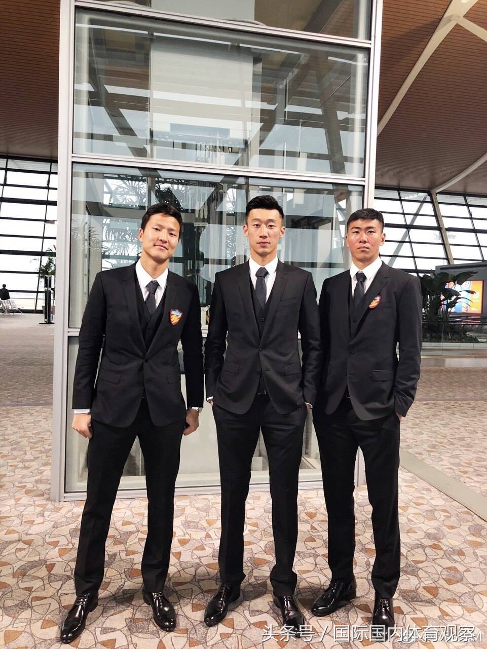 DG西装、rimowa旅行箱亚冠客场之旅派头十足天津权健受追捧！