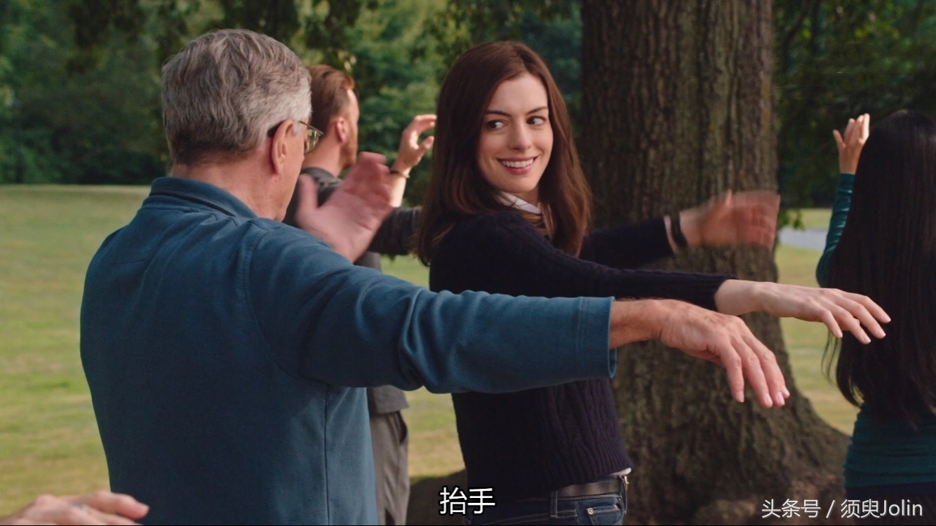 实习生，年轻的安妮海瑟变身创业老板调教退休老人