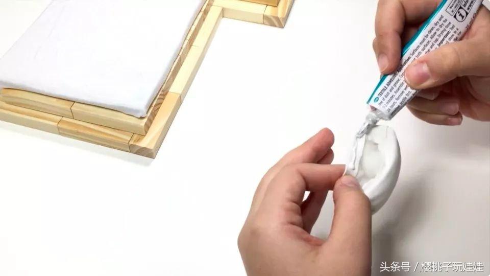 用鞋盒给芭比娃娃做一个简单的床,给芭比娃娃做超大自制床