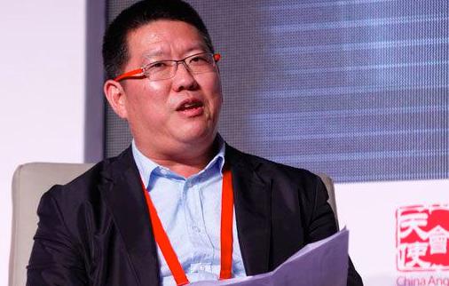 周鸿祎与马化腾中间这位是谁,周鸿祎跟马化腾抖音