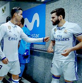 c罗和梅西惺惺相惜的视频,c罗梅西体育场上那些感人的瞬间