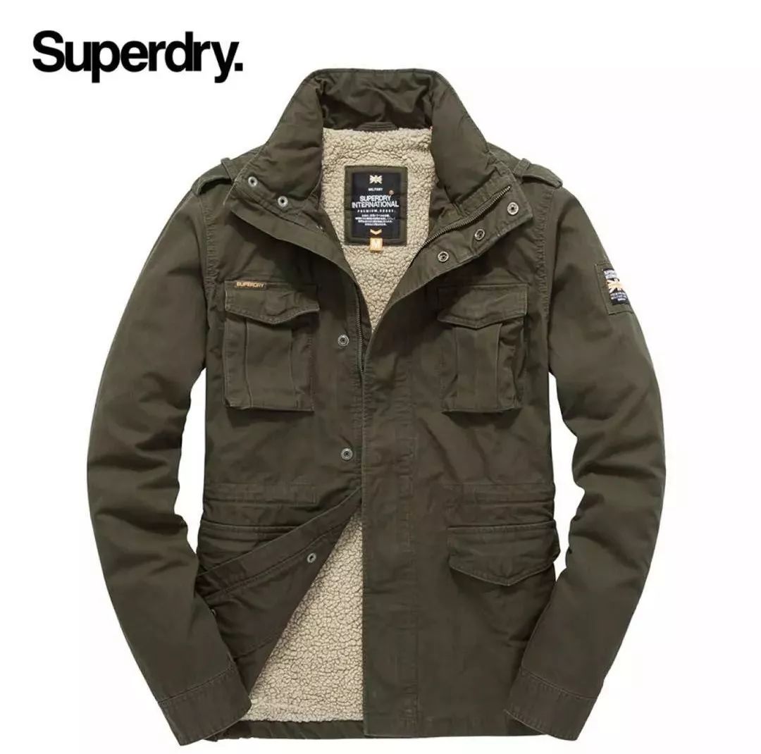 尴尬了！大妈问：外套是哪一家公司的制服？「极度干燥」突然爆红