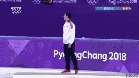 武大靖夺冠瞬间,武大靖平昌500米夺冠视频家人观看