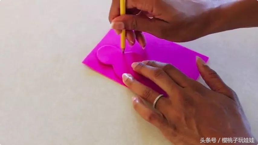 自己手工做一个芭比娃娃,芭比娃娃手工做笔