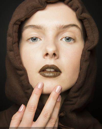 一字眉弯眉,一字眉自然眉韩式眉哪种好看