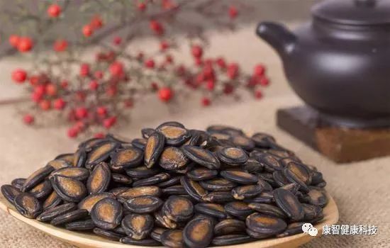 嗑完瓜子嘴巴干怎么办,嗑瓜子把嘴磕肿了怎么办