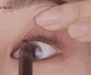 刘雯的单眼皮就是王道,刘雯的脸型适合什么妆容