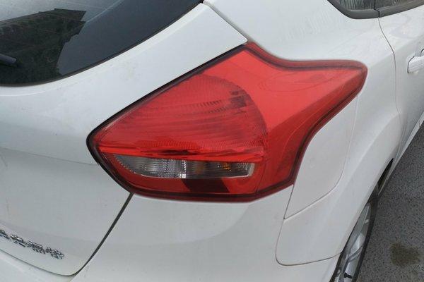 福特福克斯两厢1.5t底盘怎么样,2015福克斯ecoboost180两厢测评