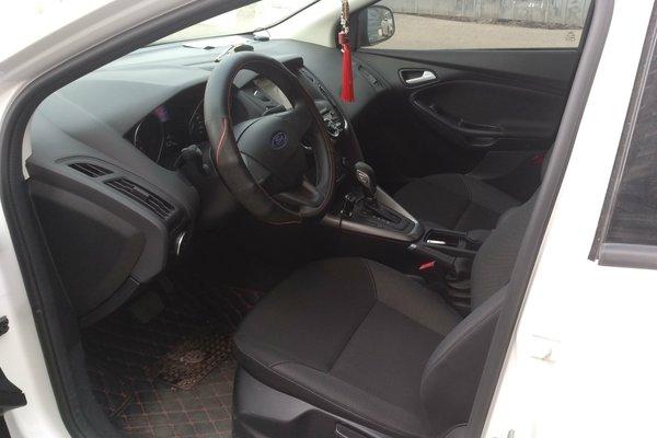 福特福克斯两厢1.5t底盘怎么样,2015福克斯ecoboost180两厢测评