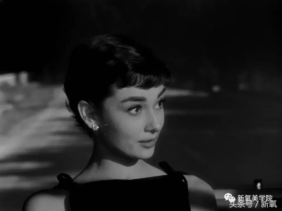 赫本与梦露为何命运差别大,梦露和赫本哪个更美