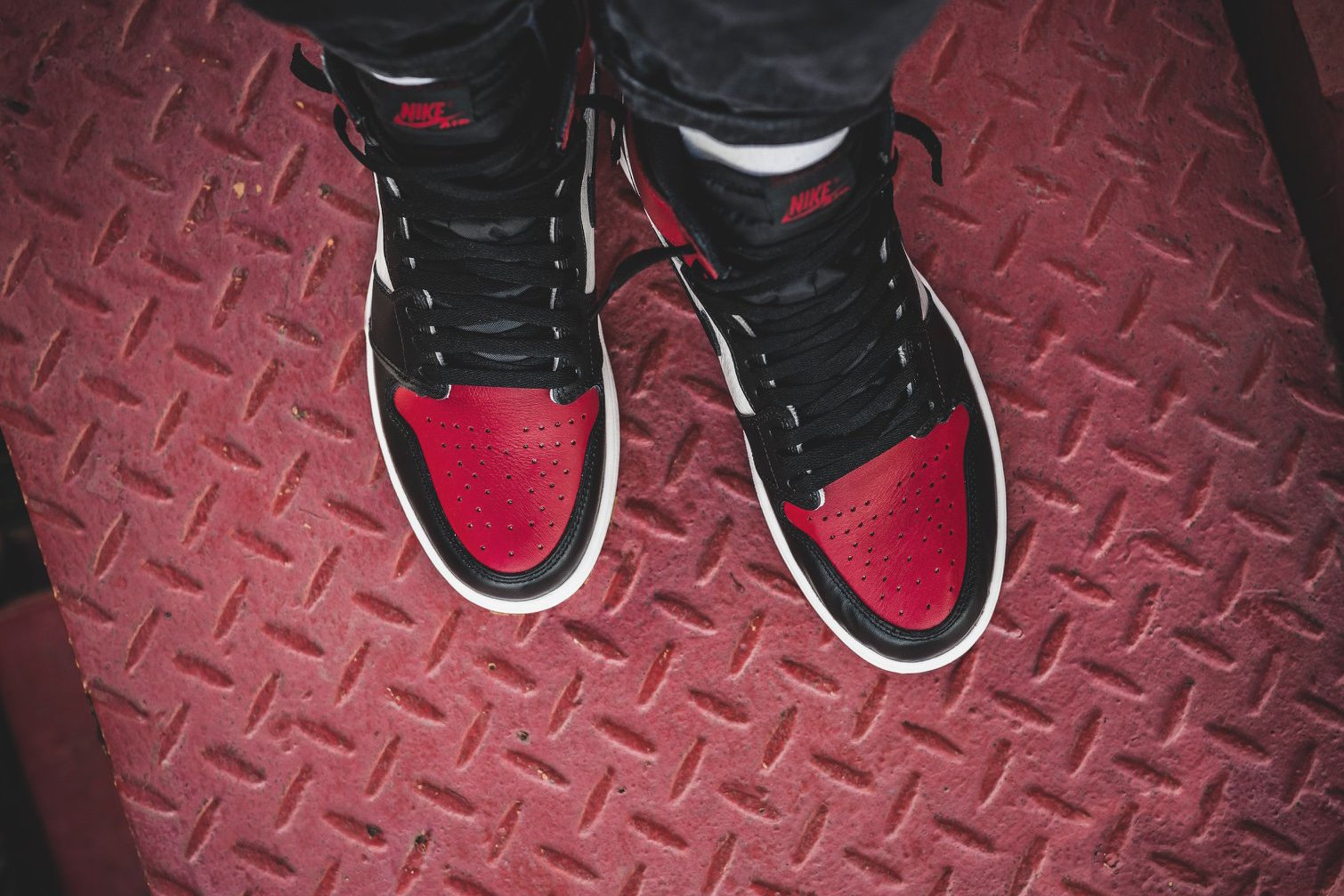 aj1黑红脚趾哪个版本最好,aj1黑红脚趾颜色暗还是鲜艳