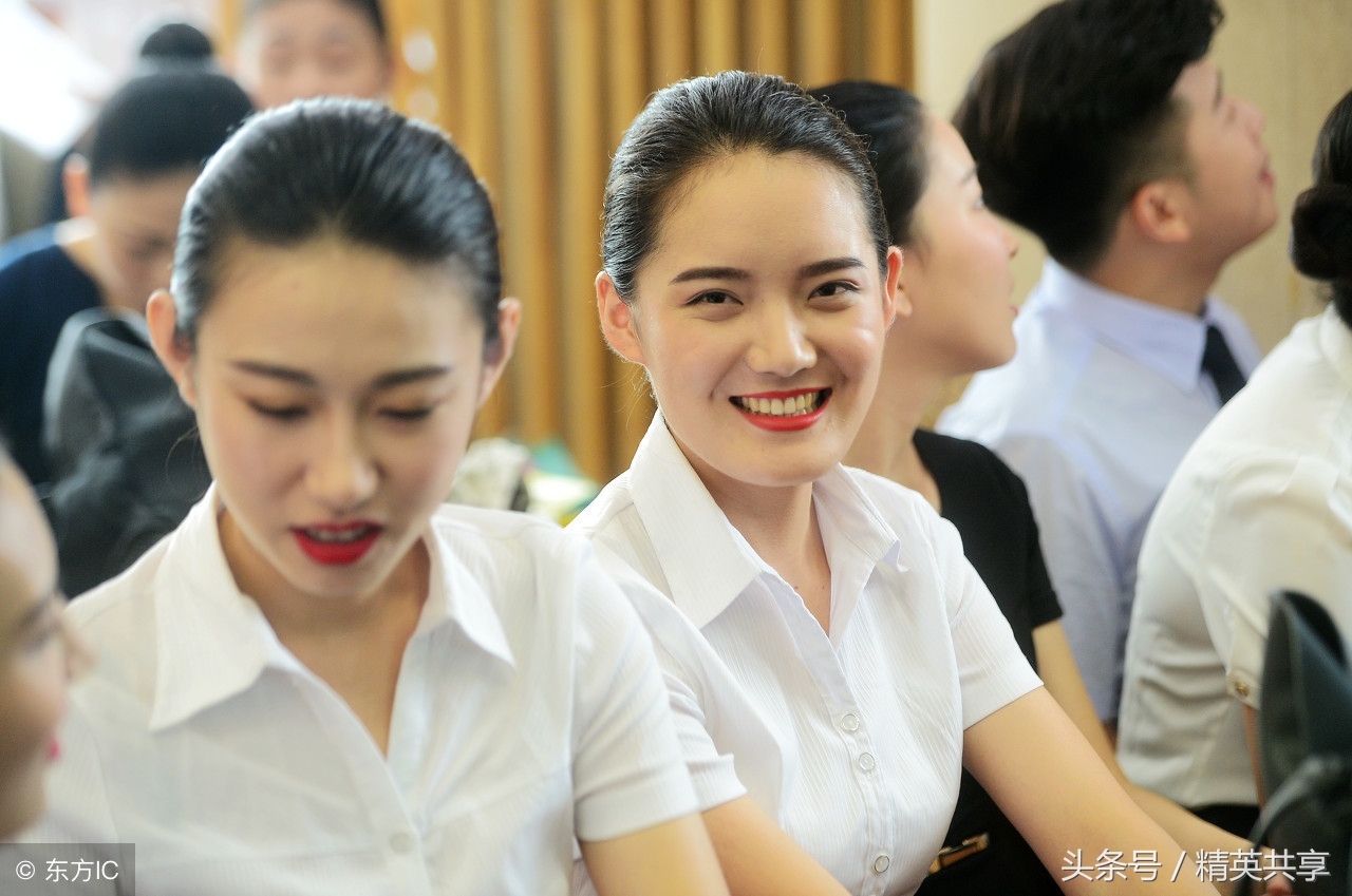 应届毕业生简历模板需要写成绩吗,应届毕业生如何写求职简历模板