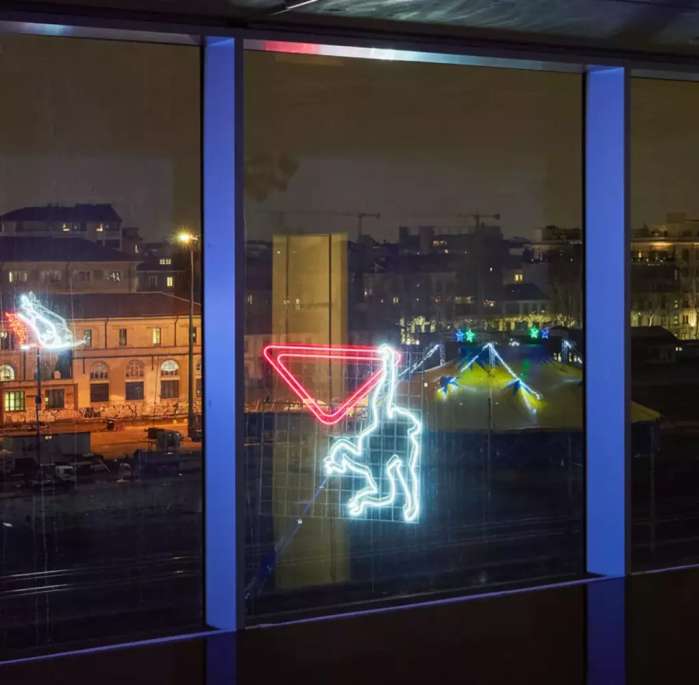 抱着狗狗走秀,抱着狗狗模特走秀视频