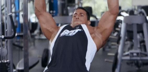 男生胸肌练太大撑衣服怎么办,男生胸肌太大怎么减无器械