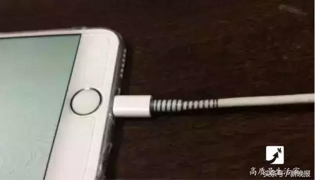 手机充电充一下断一下怎么解决,手机充电线动不动就断