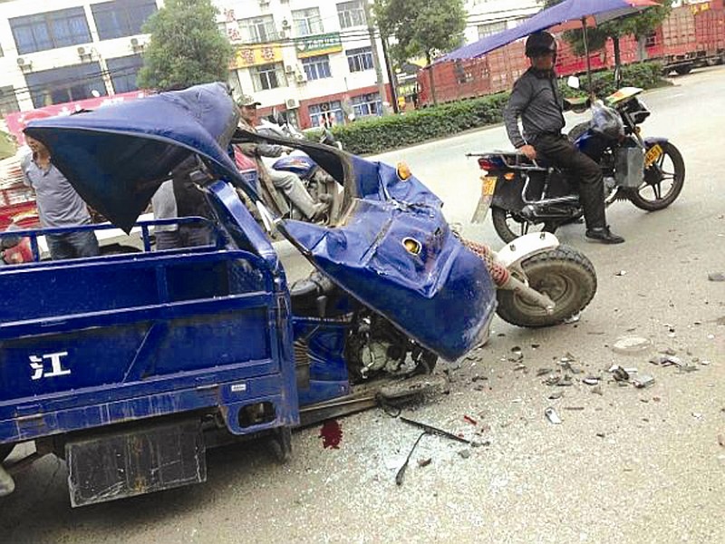 摩托车行驶中跑偏怎么回事,摩托车行驶中为什么后轮会跑偏