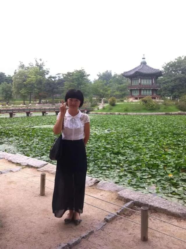 今天,西安旅游职业中专语文教师杨絮为大家诵读*党**的十九大报告和*党**章