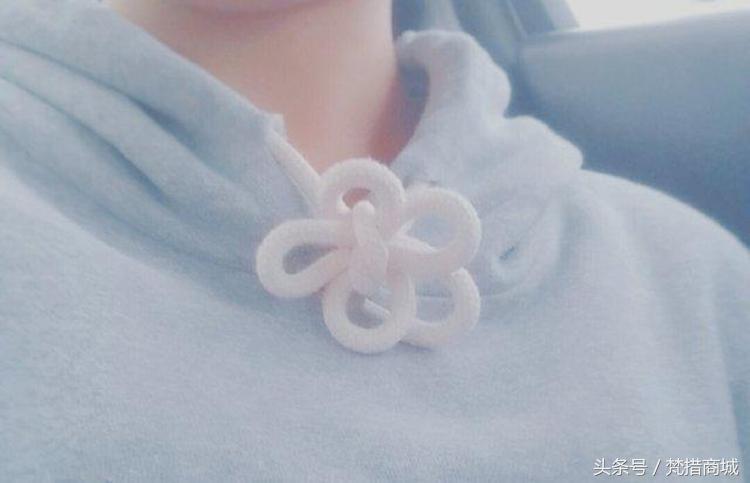 你知道卫衣带怎么系吗,卫衣的两条带子怎么弄才好看