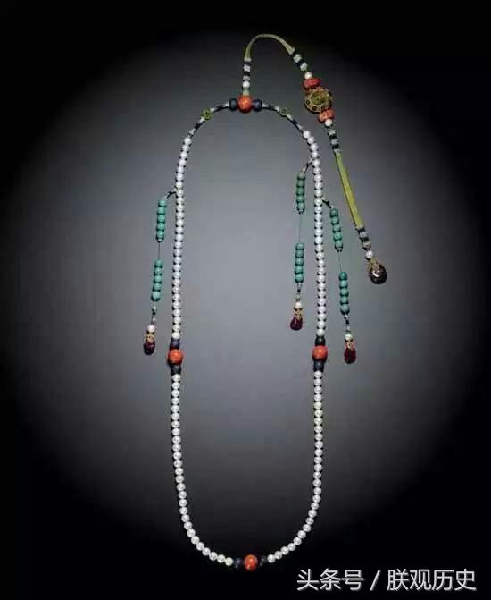 慈禧的朝珠有多少,慈禧佩戴东珠朝珠
