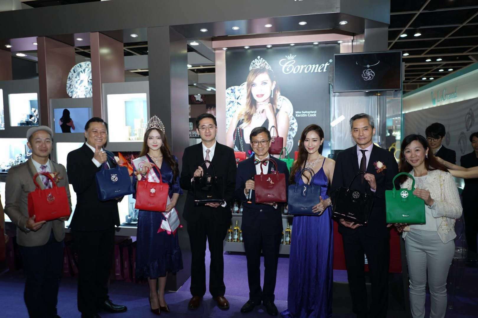 香港品牌冠玲珑首创专利设计钻石手袋于香港国际珠宝展瞩目亮相