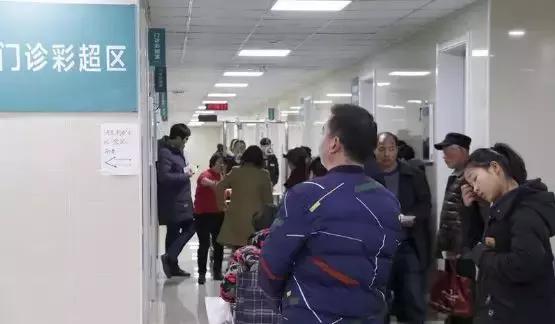 阜阳发热门诊爆满,阜阳六院2楼门诊