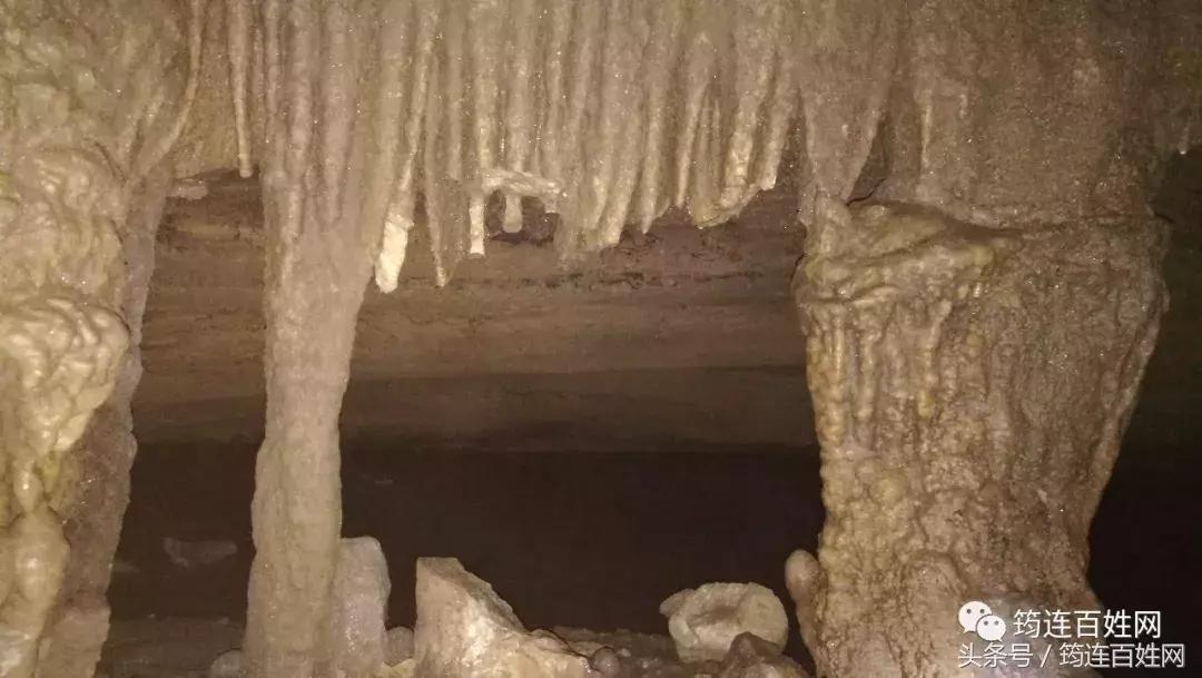 贵州女子探洞,贵州姑娘探山洞