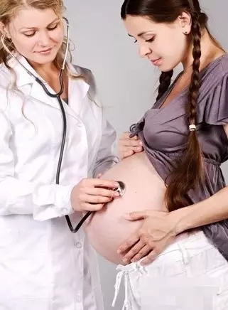 二胎生孩子大出血,二胎妈妈在家分娩