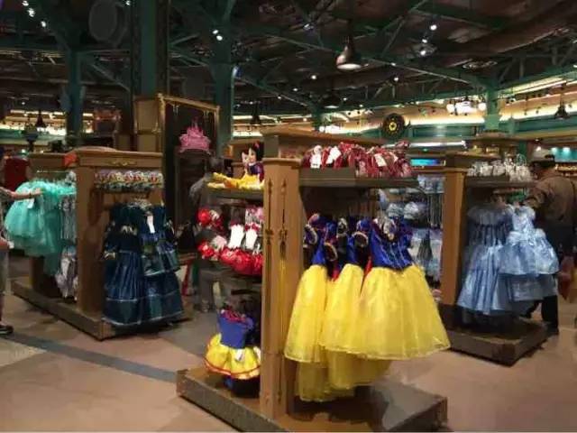 跟着朵拉去探险英文,迪士尼上海儿童游玩攻略