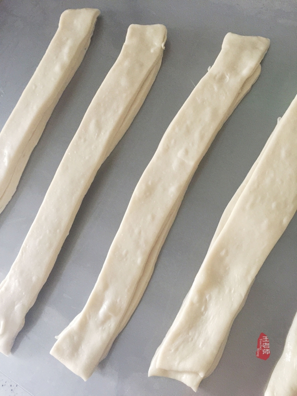 怎么炸牛奶油条又软又好吃,奶香小油条怎么炸出来又软又蓬松