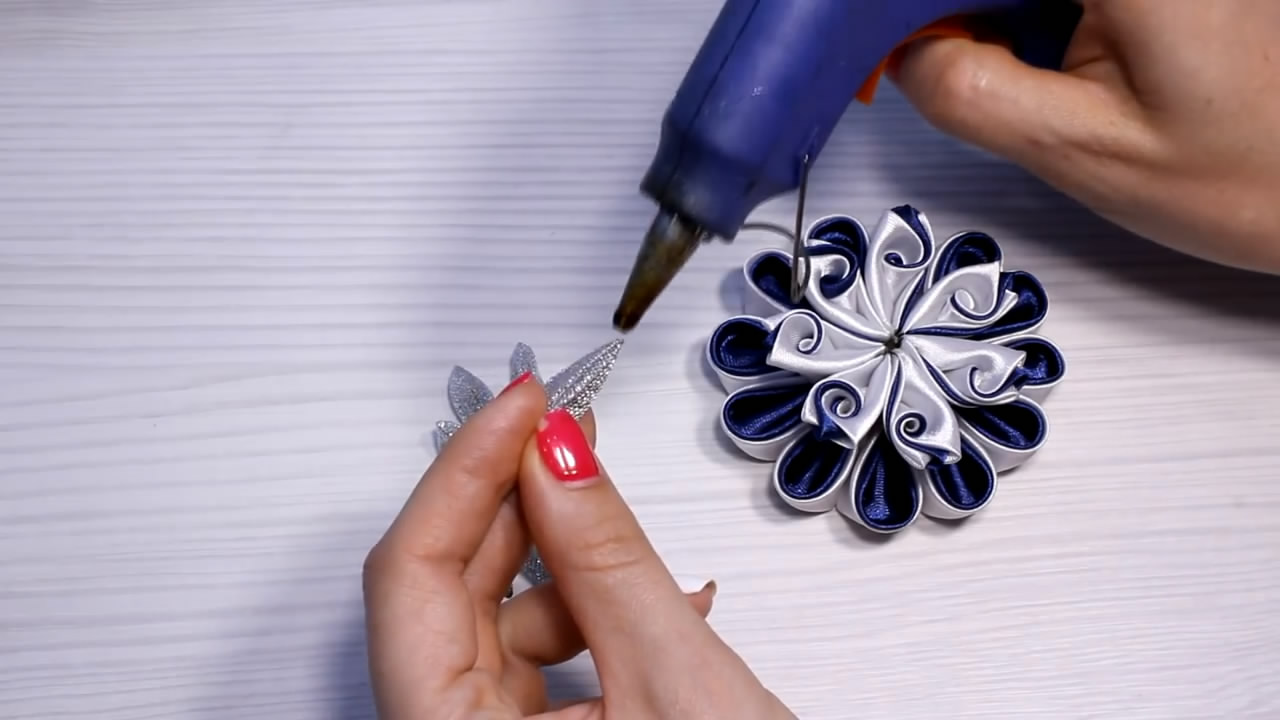 胸花布艺花朵高级,简单的布艺花朵制作教程